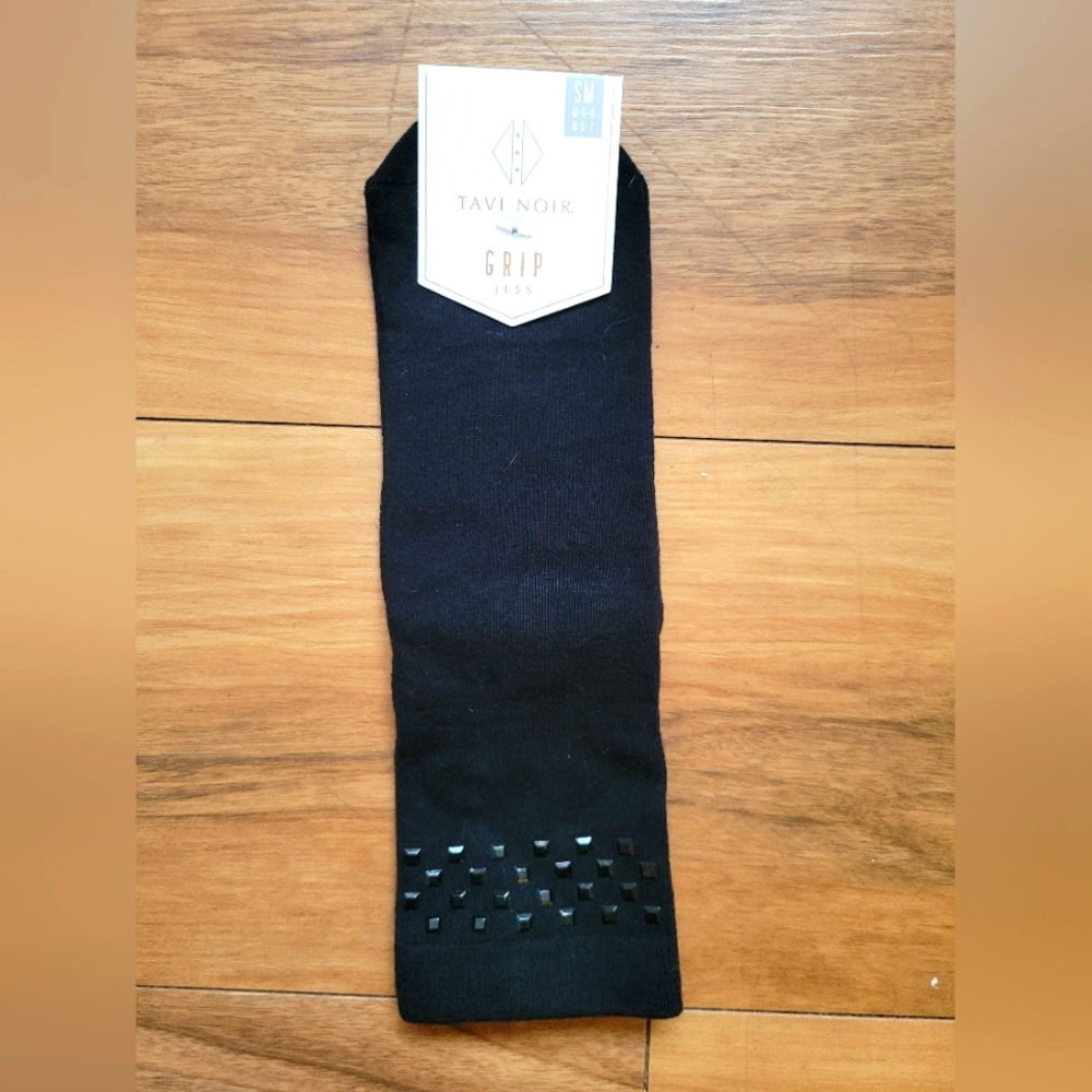 ✨️NWT Tavi Noir Jess Sticky socks